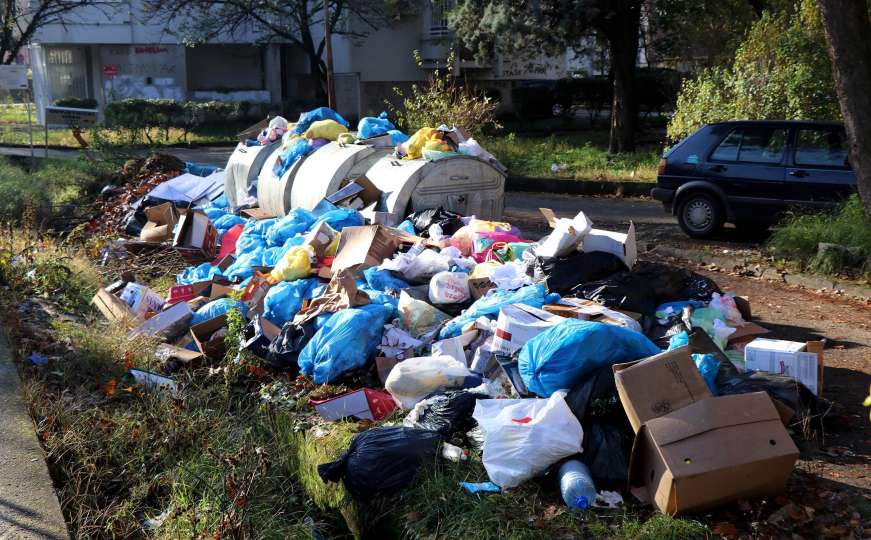 Odlagalište blokirano peti dan: Na ulicama sve više smeća 